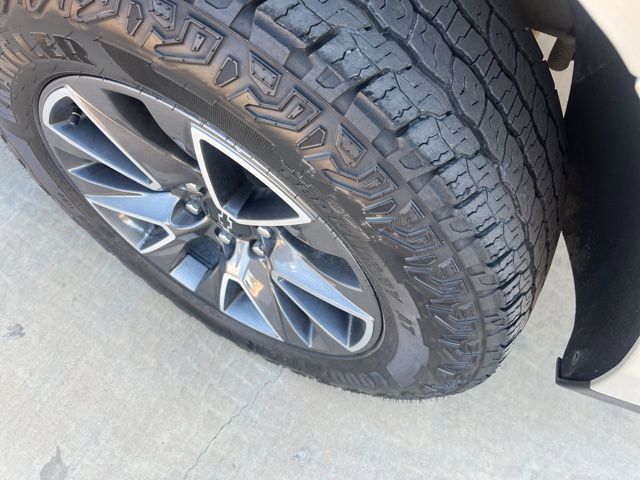 Used 2024 Chevrolet Suburban Z71 w/ Luxury Package image 7