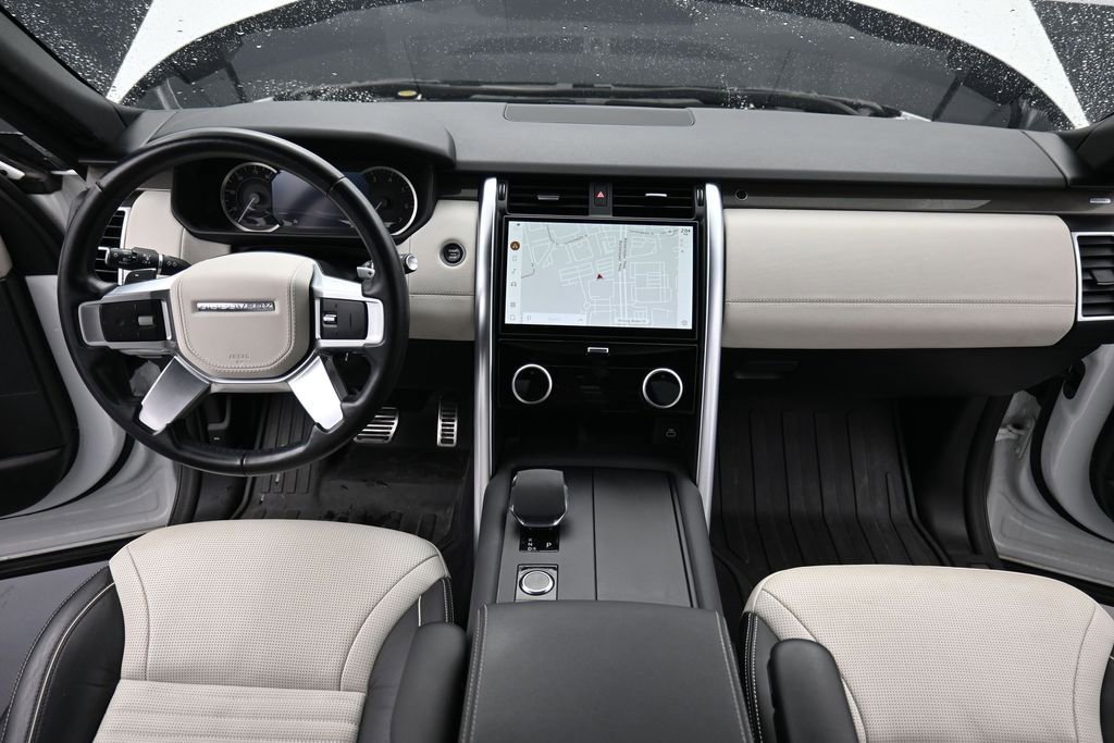 Used 2023 Land Rover Discovery HSE R-Dynamic AWD/4WD image 14