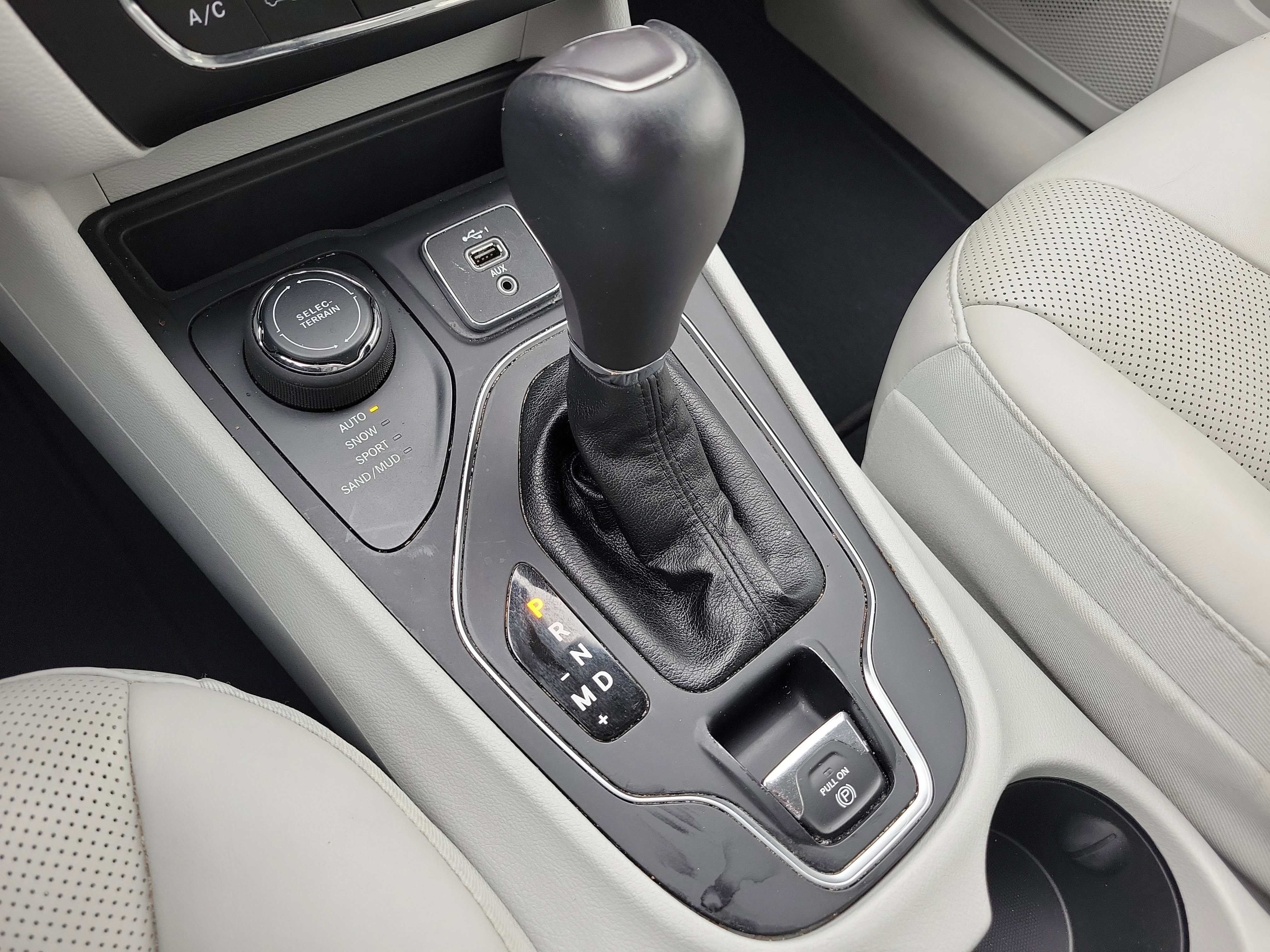 Used 2021 Jeep Cherokee Latitude Lux w/ Sun & Sound Group image 38