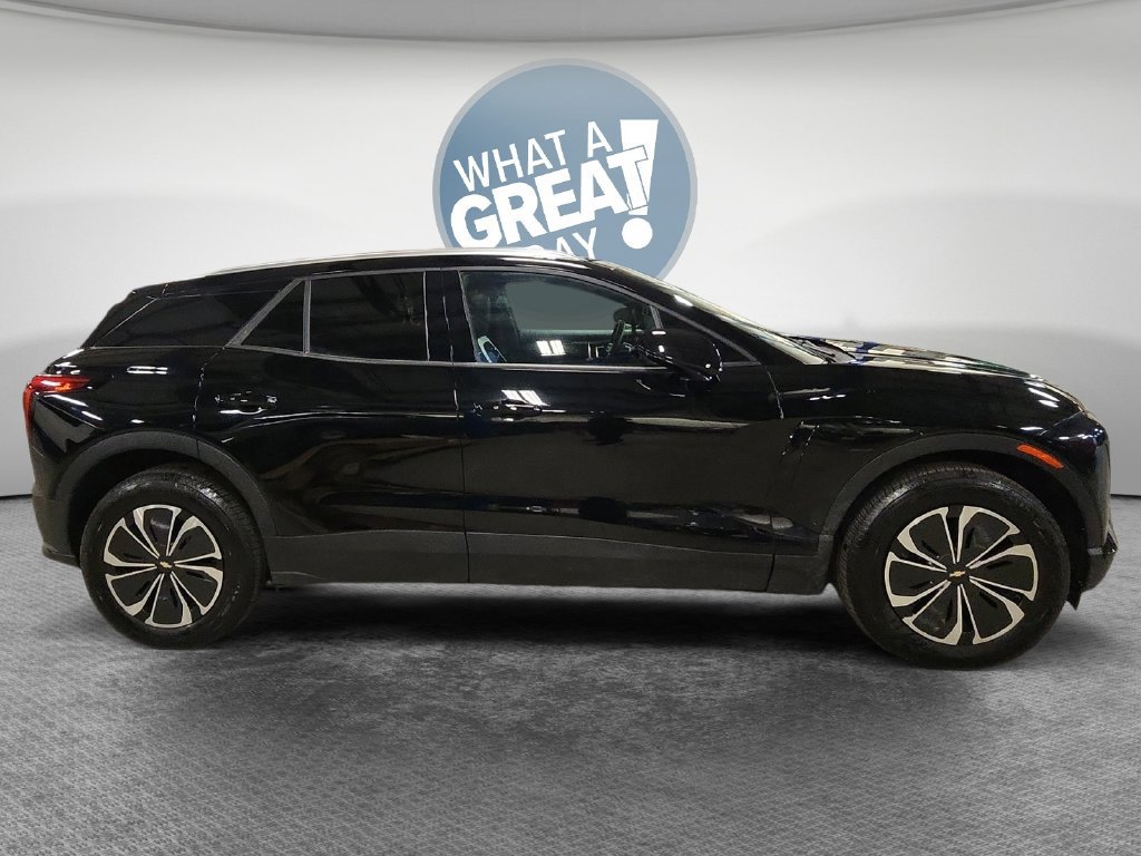 Used 2025 Chevrolet Blazer EV LT AWD/4WD image 2