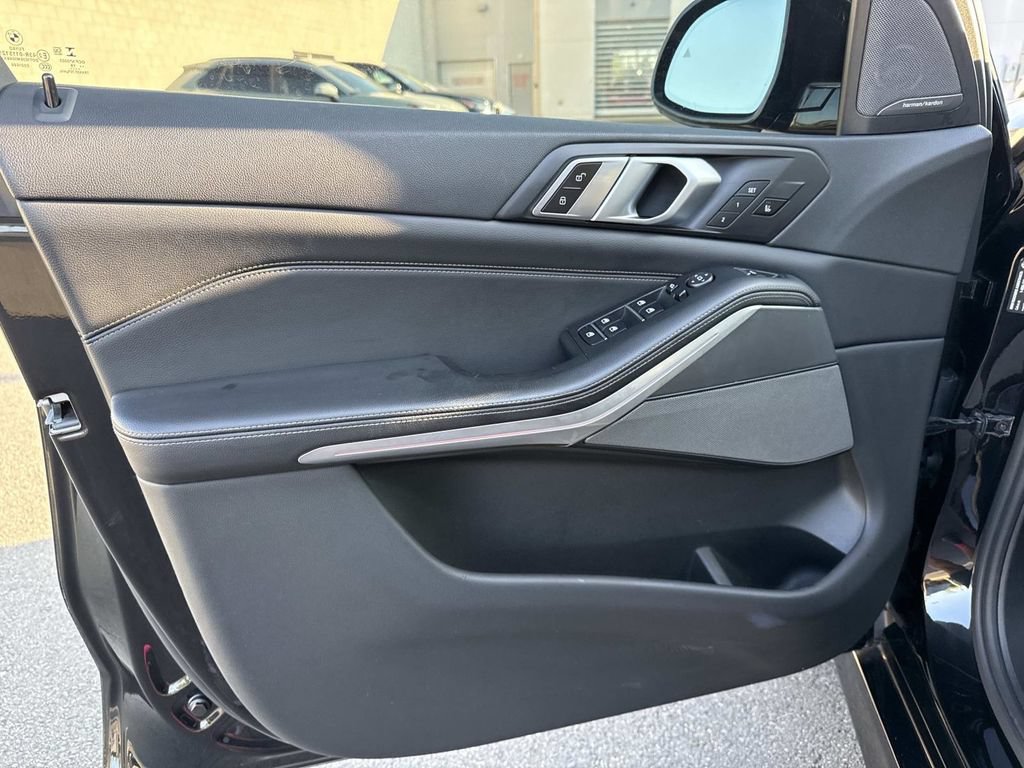 Used 2019 BMW X5 xDrive40i w/ M Sport Package AWD/4WD image 9