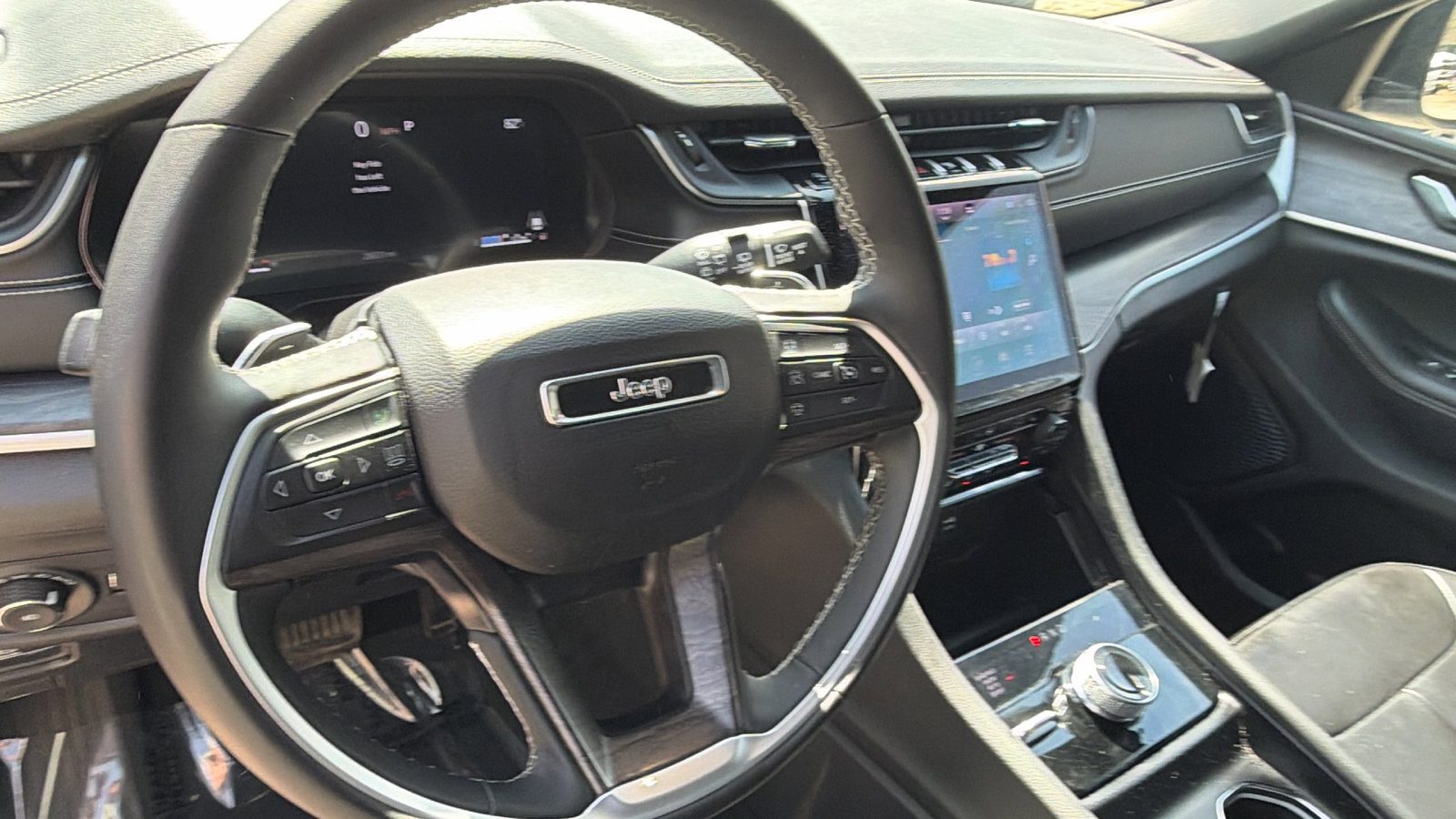 Used 2024 Jeep Grand Cherokee L Limited image 27