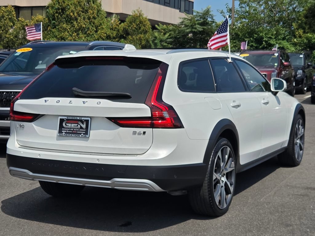 Used 2025 Volvo V90 B6 Cross Country Ultra w/ Protection Package Premier AWD/4WD image 4