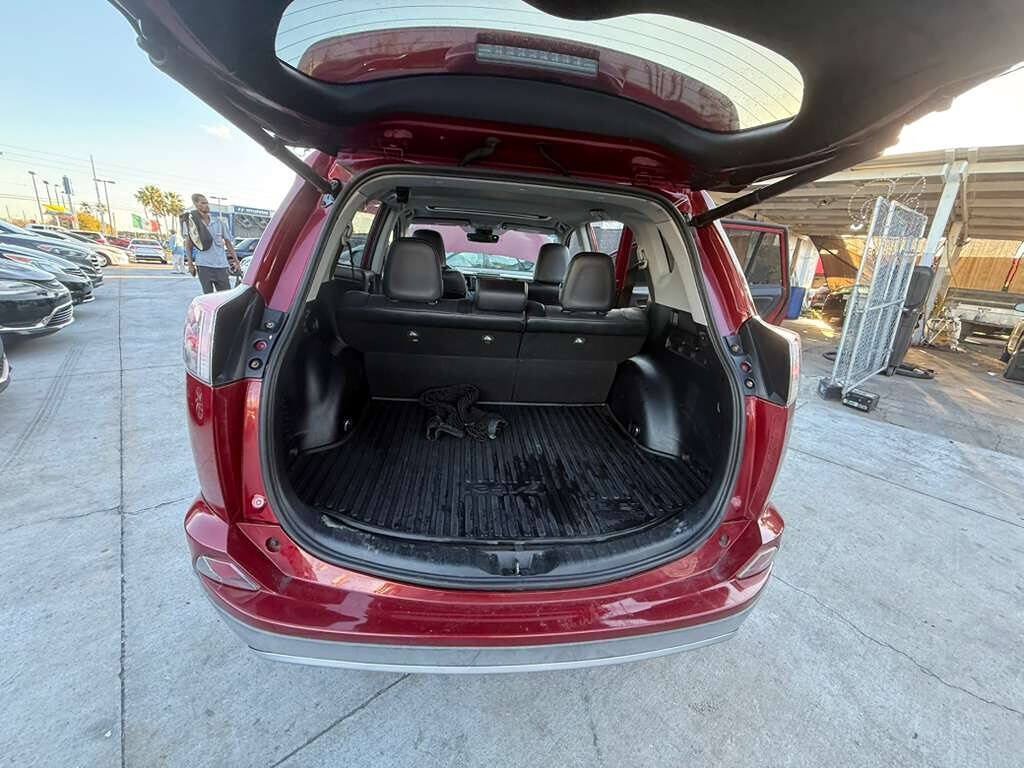 Used 2018 Toyota RAV4 Limited FWD image 4
