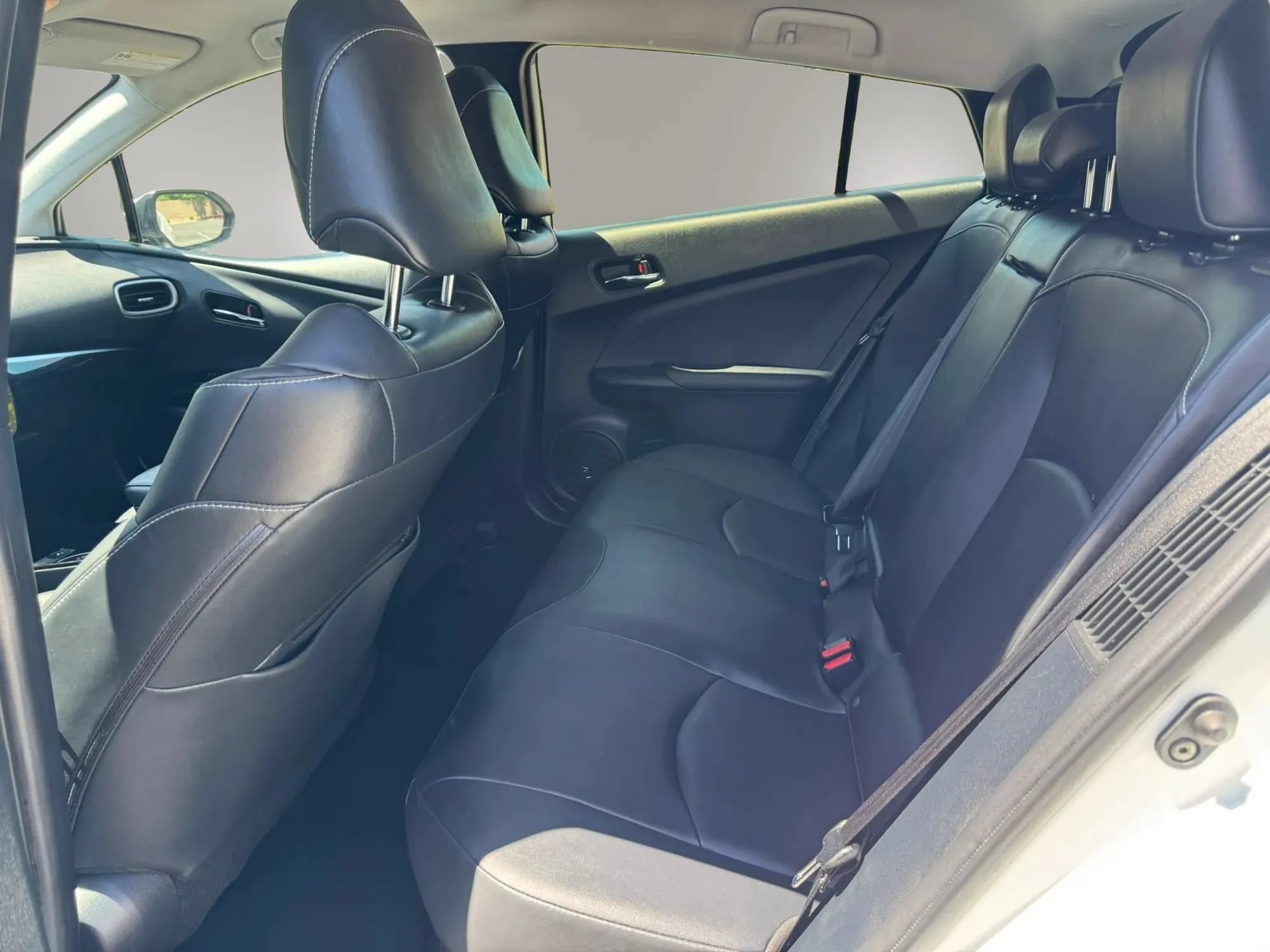 Used 2021 Toyota Prius Prime XLE w/ Carpet Mat Package (TMS) FWD image 12