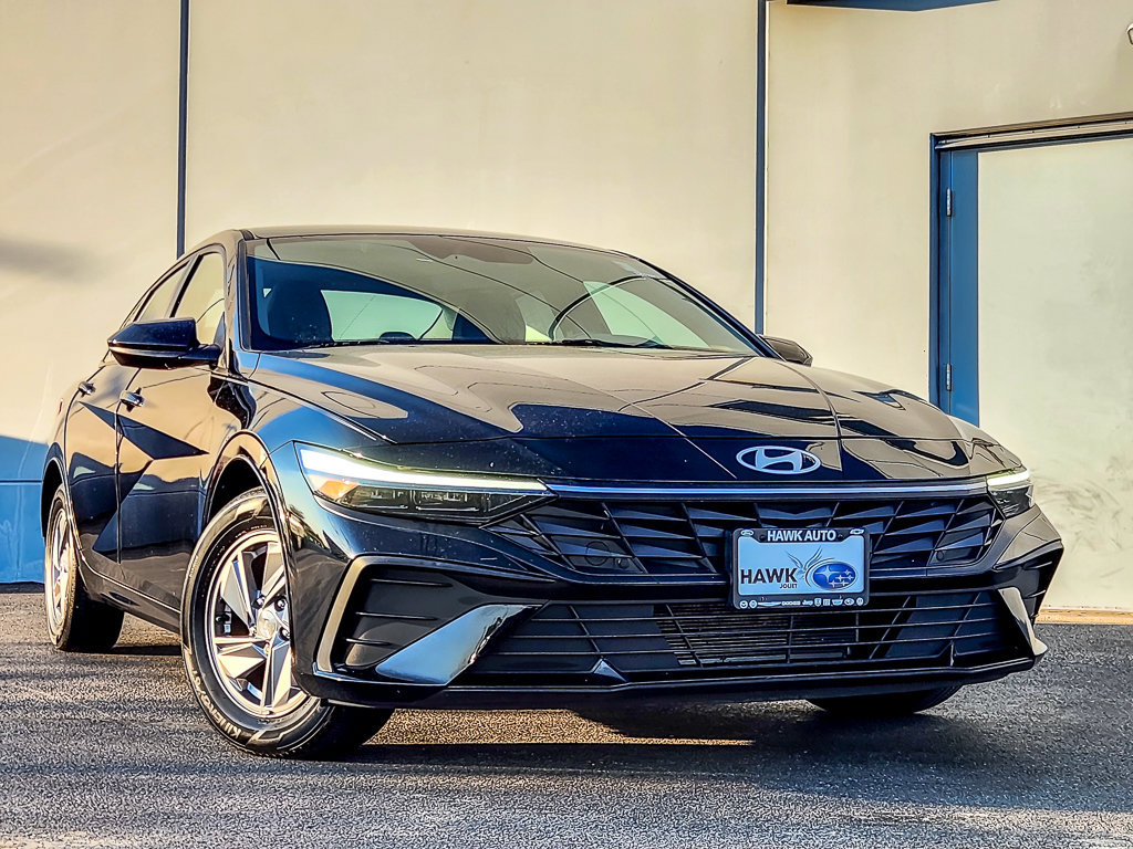 Used 2024 Hyundai Elantra SE FWD image 1