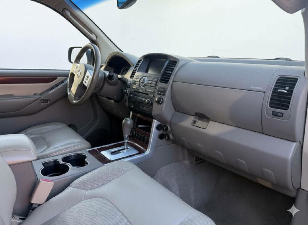 Used 2008 Nissan Pathfinder LE w/ Navigation Pkg image 16