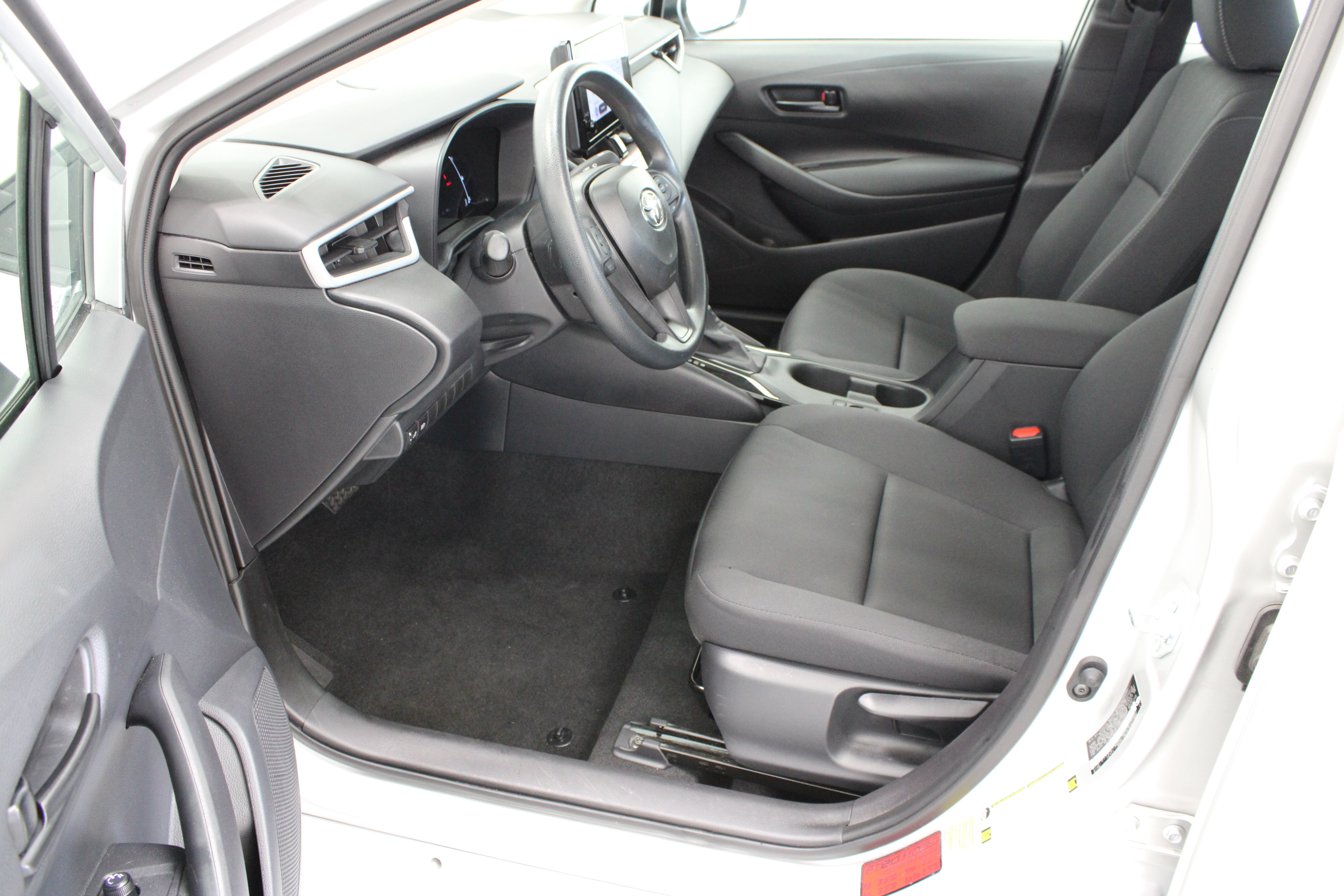 Used 2026 Toyota Corolla LE FWD image 14