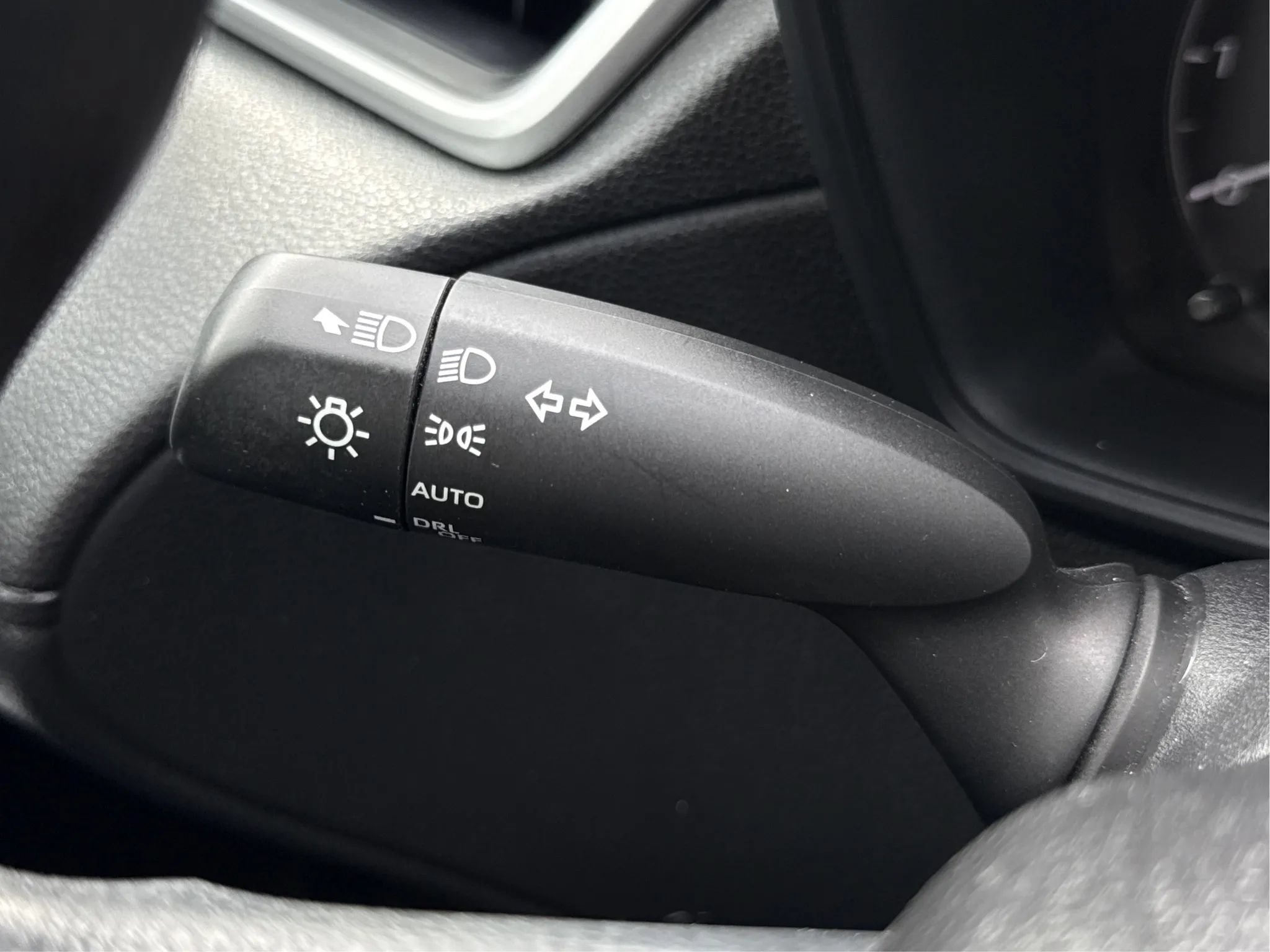 Used 2025 Toyota Corolla Cross AWD Hybrid image 52