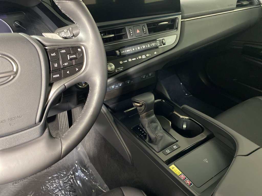 Certified 2023 Lexus ES 300h w/ Premium Package image 16