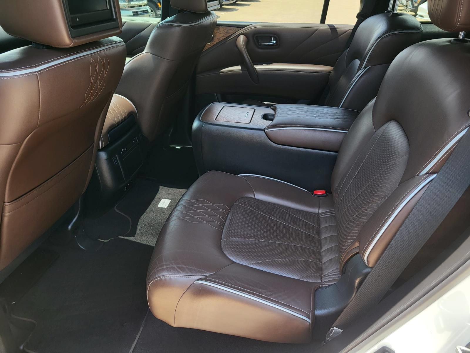 Used 2015 INFINITI QX80 4WD w/ Limited Package image 14