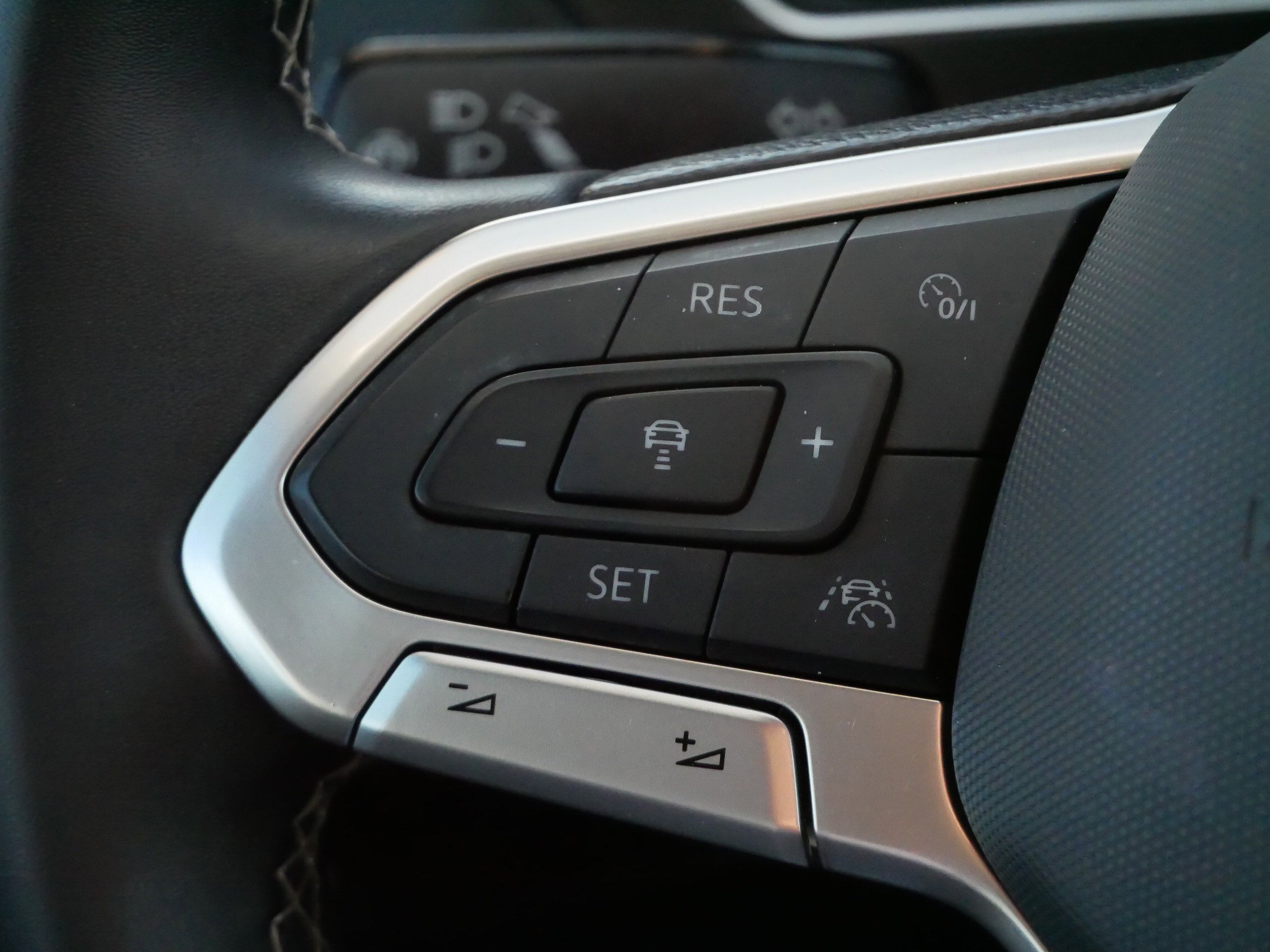 Certified 2023 Volkswagen Tiguan SE image 25