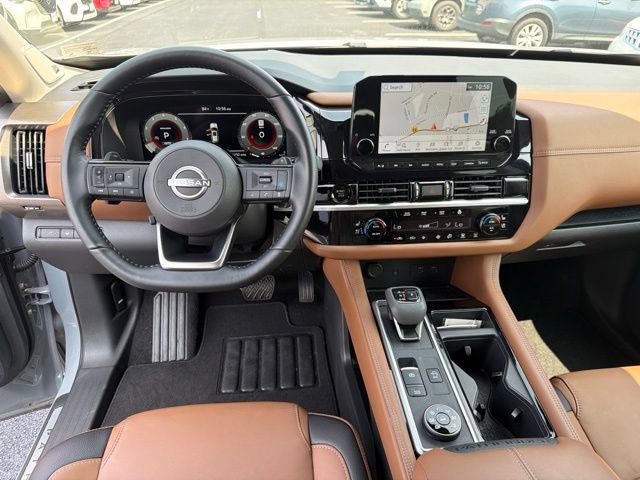 Used 2025 Nissan Pathfinder Platinum AWD/4WD image 22