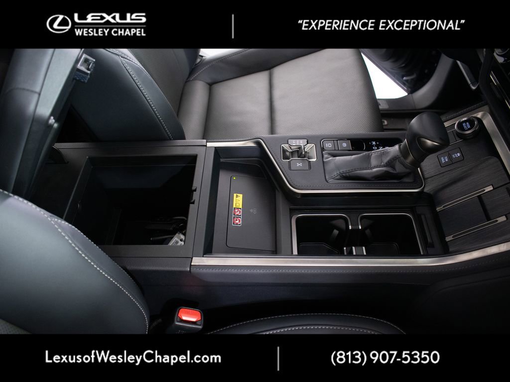 Used 2025 Lexus GX 550 w/ Accessory Package (2T) AWD/4WD image 34