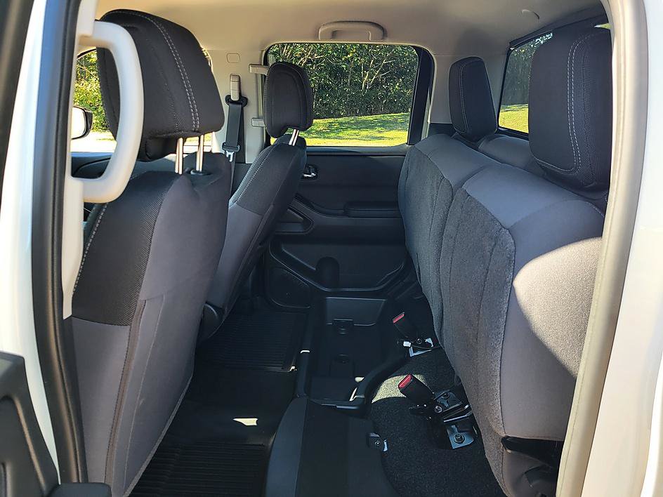 Certified 2025 Nissan Frontier SV w/ SV Convenience Package RWD image 12