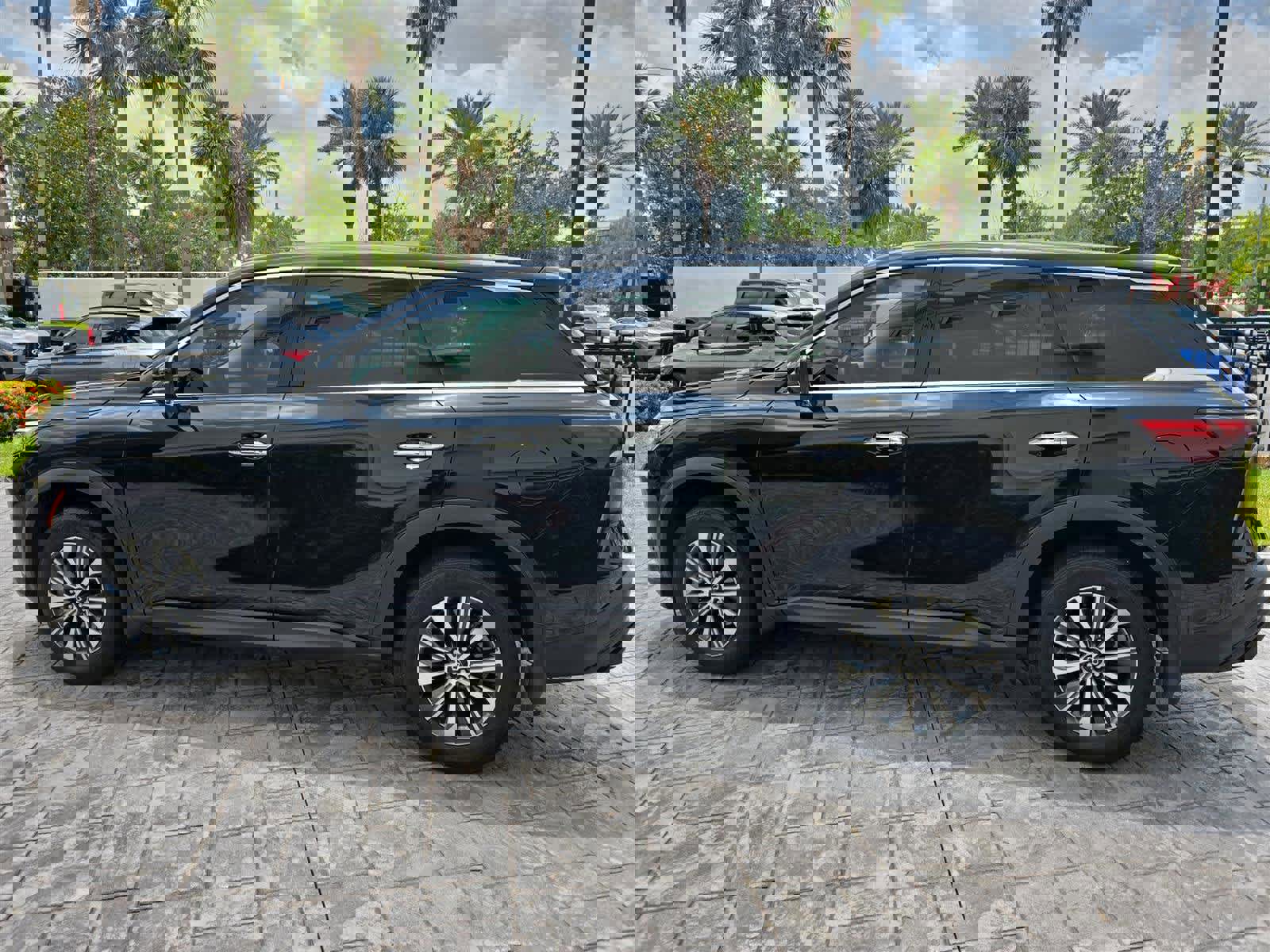 Certified 2024 INFINITI QX60 Pure image 5