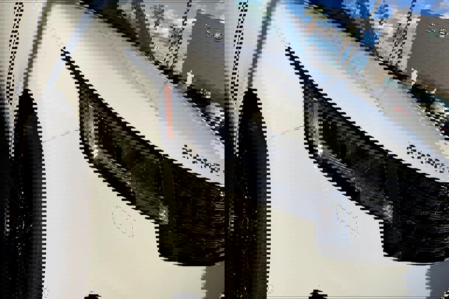 New 2025 Land Rover Range Rover SE image 33