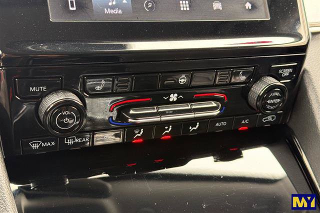 Used 2022 Jeep Grand Cherokee L Laredo w/ Luxury Tech Group I RWD image 27