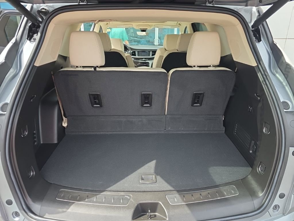 Used 2023 Buick Enclave Avenir FWD image 35