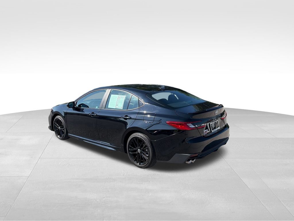 Used 2025 Toyota Camry SE FWD image 4