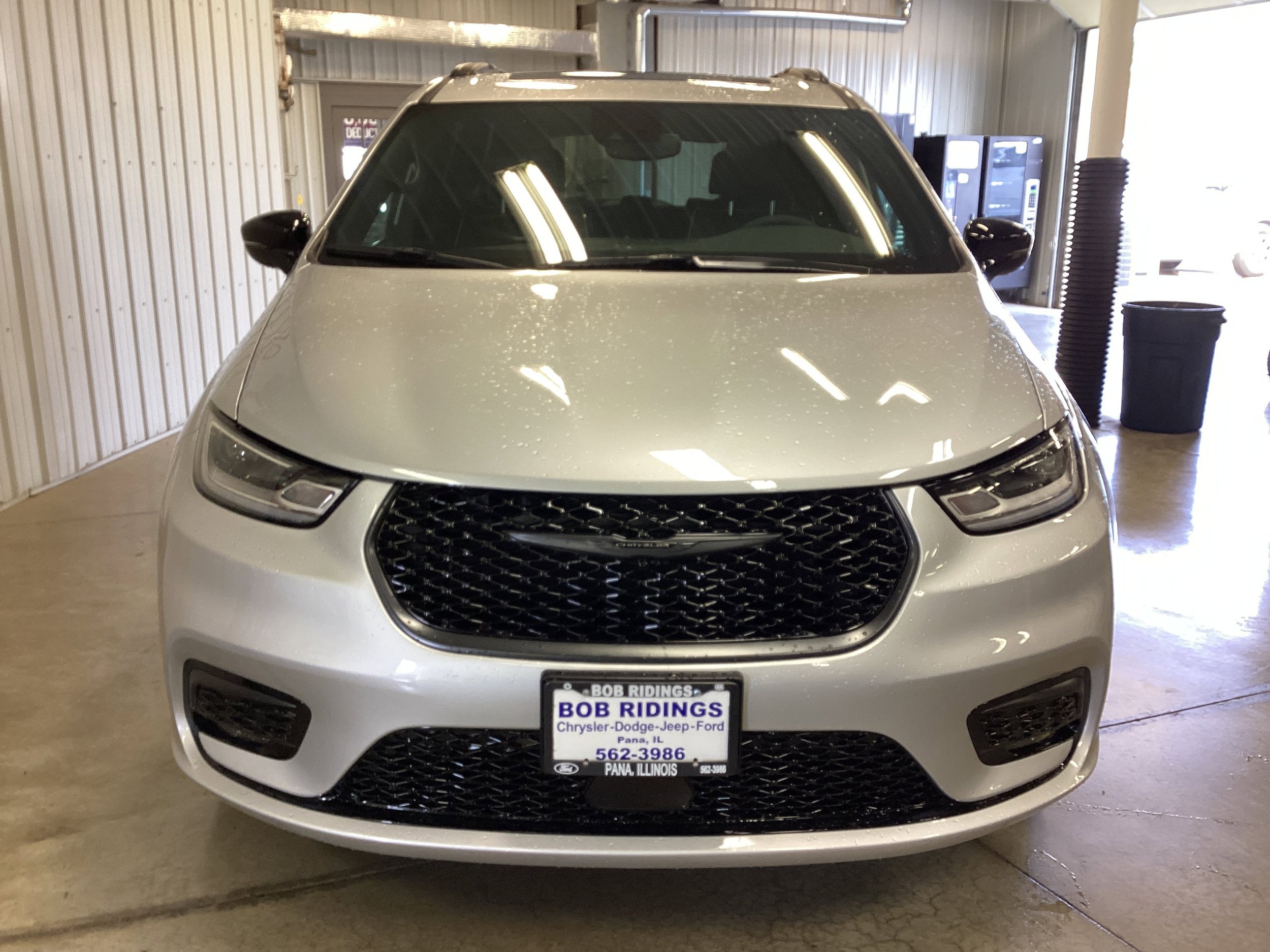 New 2026 Chrysler Pacifica Limited w/ S Appearance Package AWD/4WD image 9