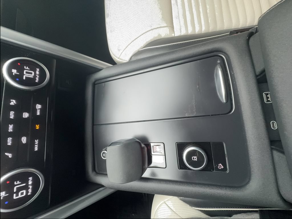 Used 2024 Land Rover Discovery Dynamic SE AWD/4WD image 46