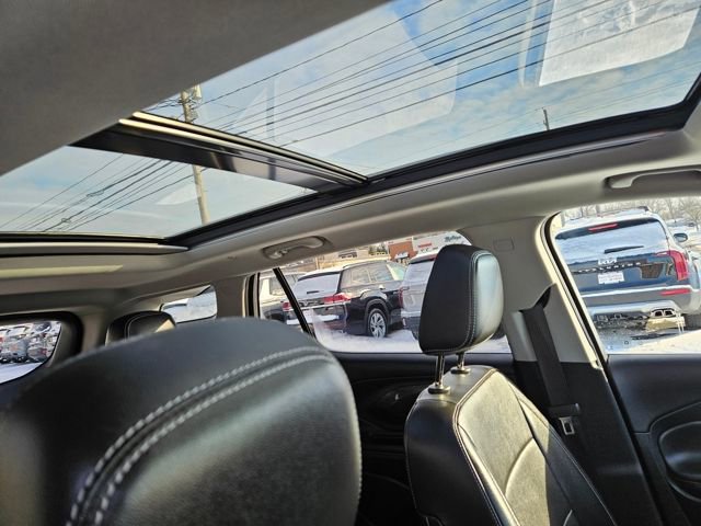 Used 2022 GMC Terrain SLT w/ LPO, Floor Liner Package image 10