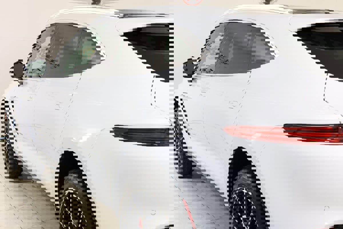 Used 2021 Aston Martin DBX image 44