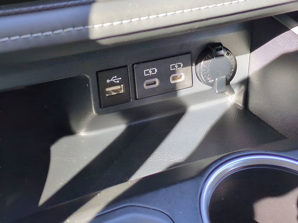 Certified 2024 Toyota Highlander XLE image 23