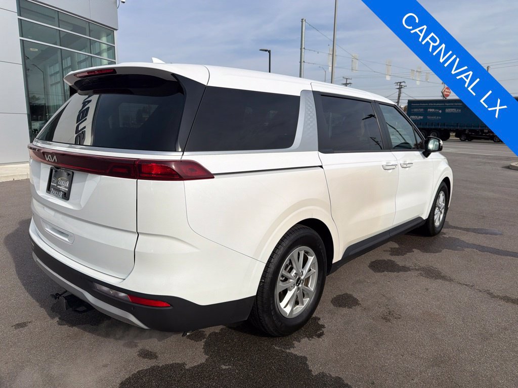 Used 2023 Kia Carnival LX FWD image 6