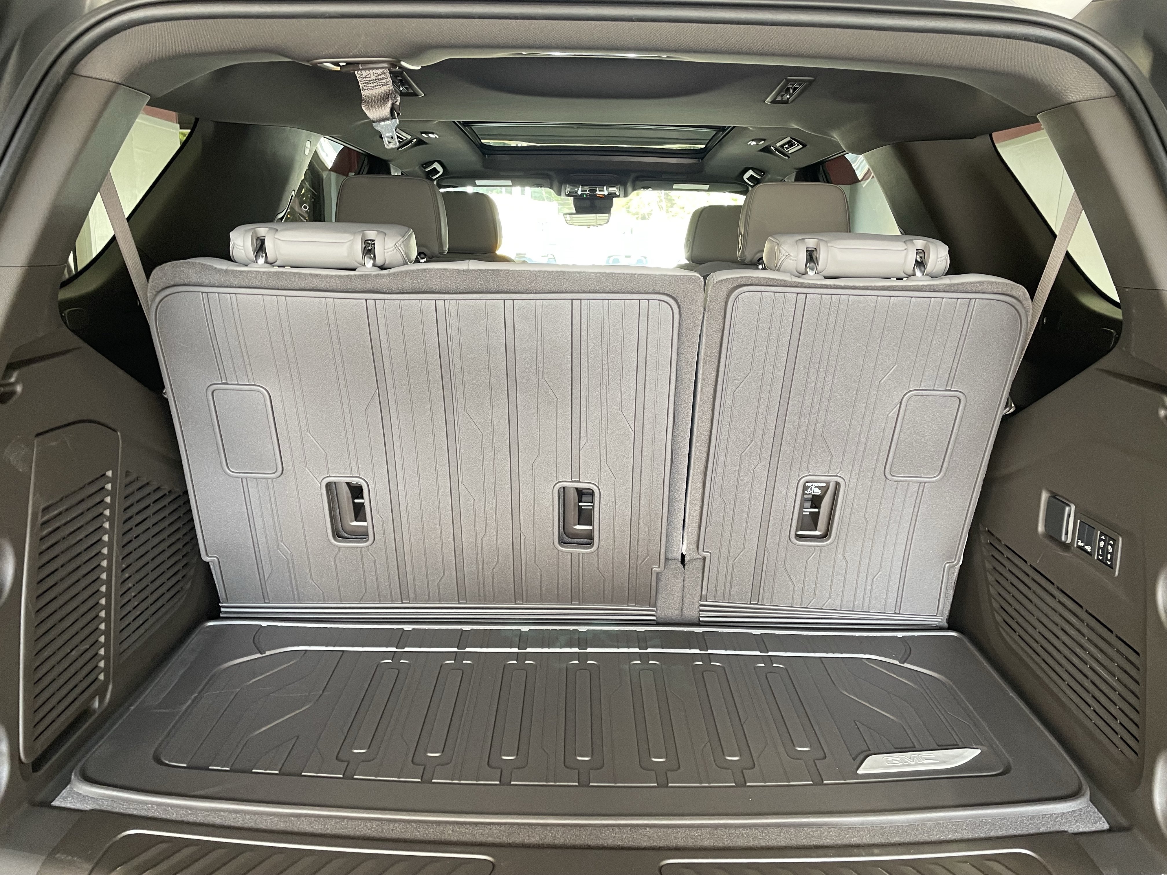 New 2026 GMC Yukon Elevation w/ Technology Package RWD image 9