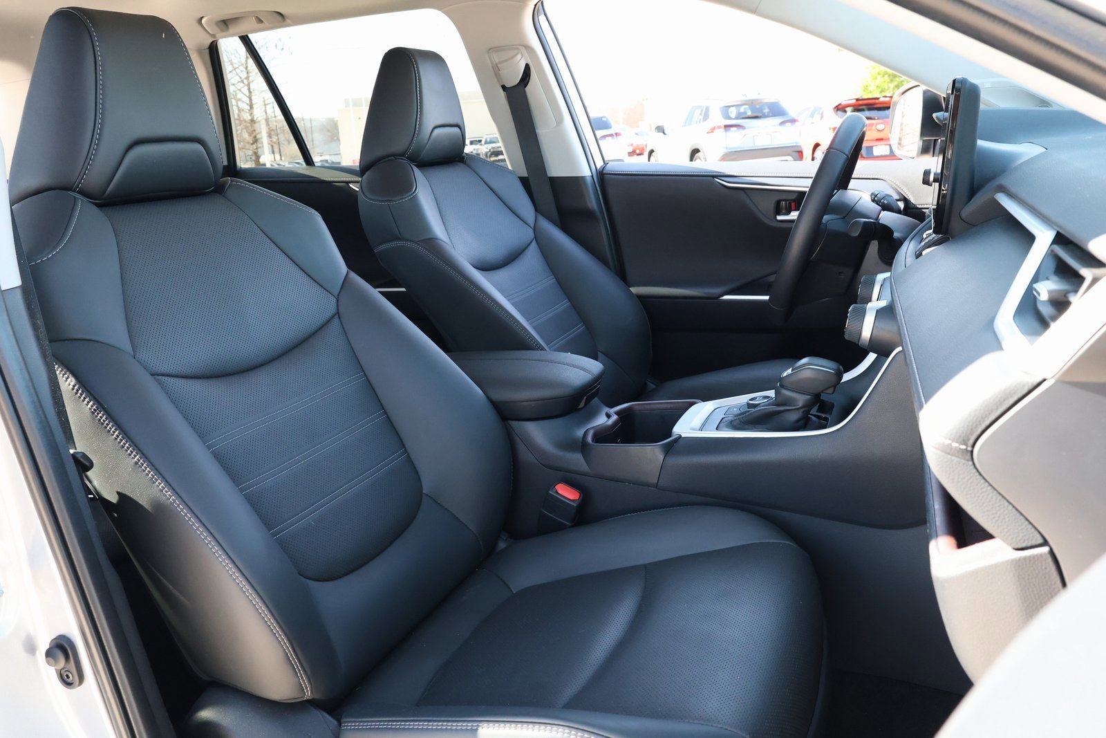 Used 2025 Toyota RAV4 Limited image 31