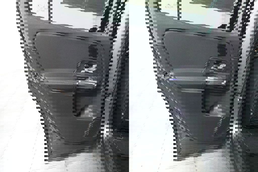 Used 2023 Mercedes-Benz EQB 300 4MATIC w/ Exclusive Package image 27