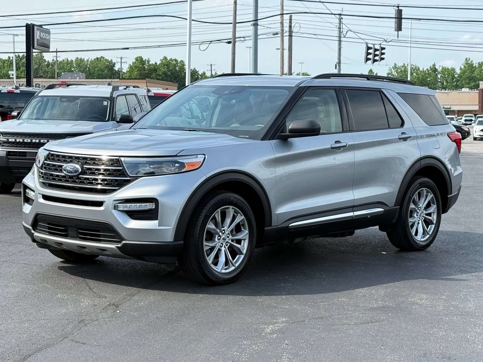 Used 2024 Ford Explorer XLT w/ Equipment Group 202A AWD/4WD image 8