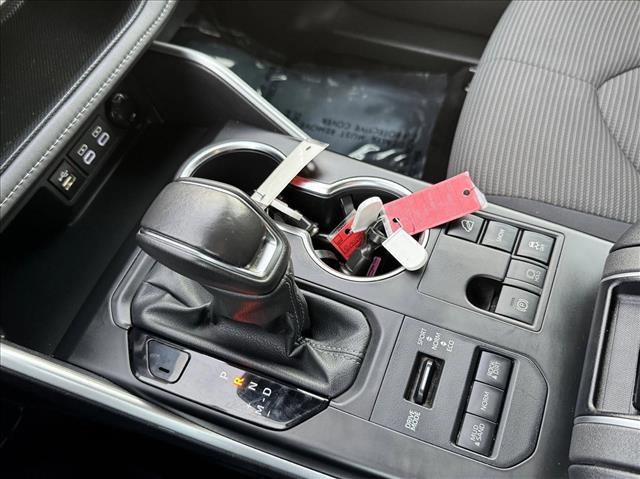 Used 2024 Toyota Highlander LE image 16