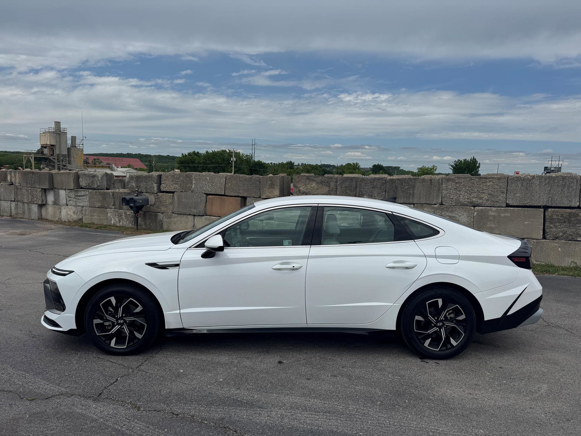 Used 2025 Hyundai Sonata SEL FWD image 3