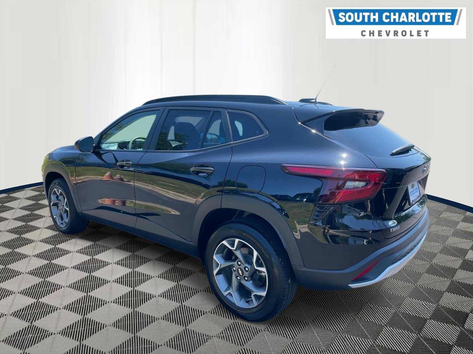 Used 2025 Chevrolet Trax LT w/ LT Convenience Package FWD image 5