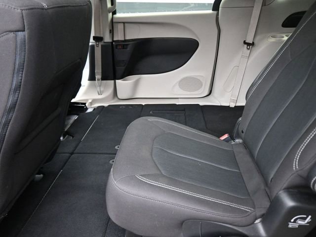 Used 2023 Chrysler Voyager LX image 25