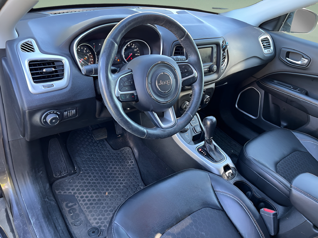 Used 2018 Jeep Compass Latitude w/ Safe & Security Group AWD/4WD image 16