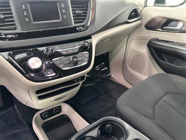 Certified 2017 Chrysler Pacifica Touring Plus image 23