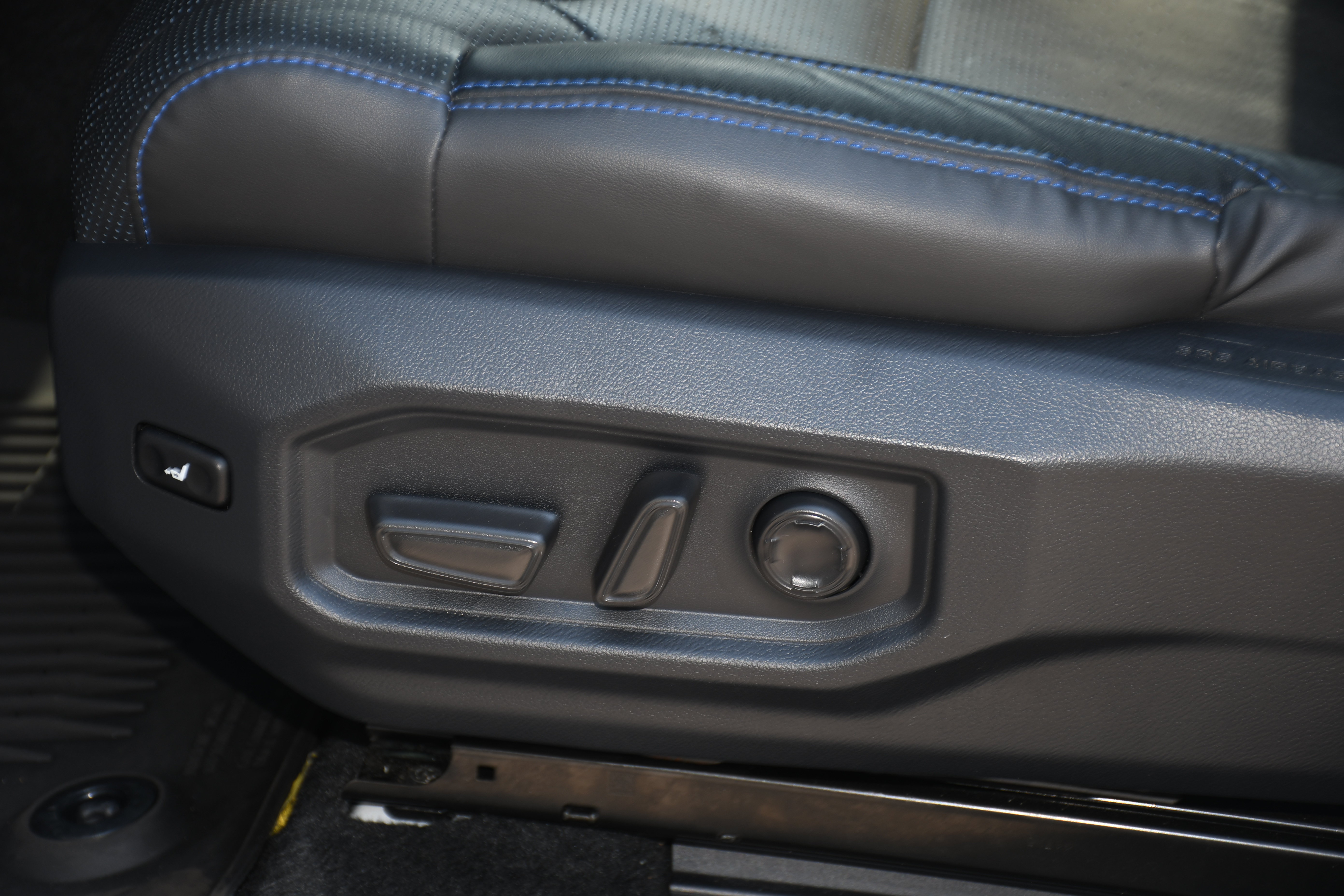 Certified 2025 Toyota Tundra Platinum AWD/4WD image 9