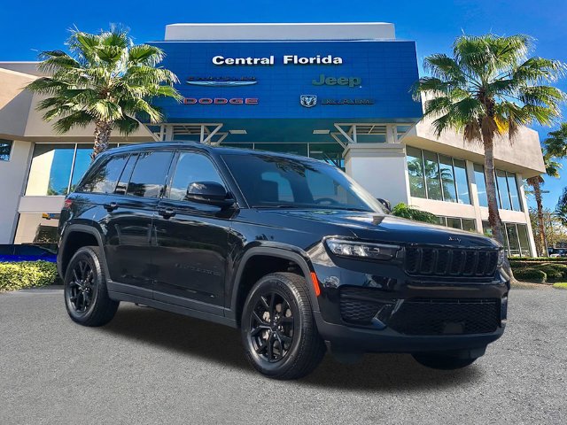 Certified 2025 Jeep Grand Cherokee Altitude AWD/4WD image 2
