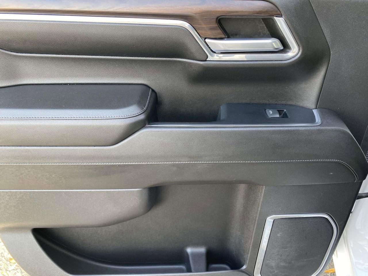 Used 2024 GMC Sierra 1500 SLT image 13