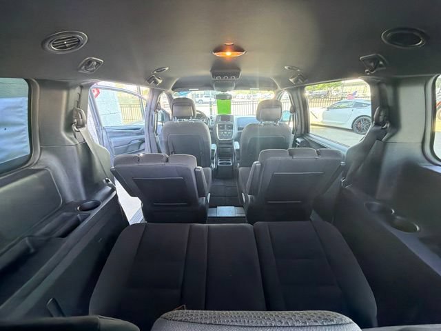 Used 2017 Dodge Grand Caravan SE FWD image 36