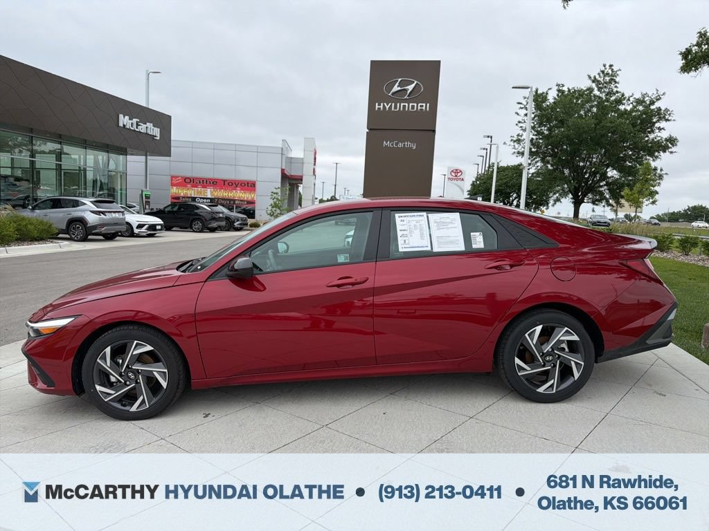 Used 2025 Hyundai Elantra Sport FWD image 11
