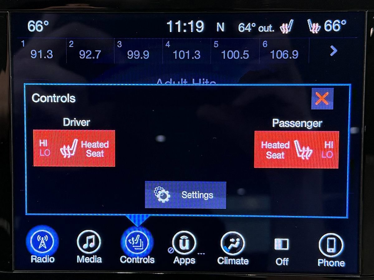 Used 2017 Chrysler Pacifica Touring-L w/ Tire & Wheel Group FWD image 21