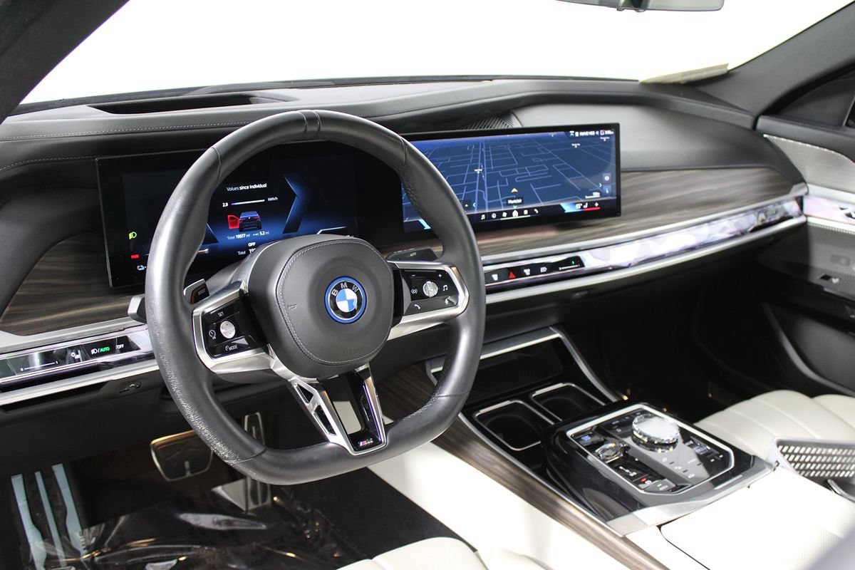 Used 2023 BMW i7 xDrive60 AWD/4WD image 8