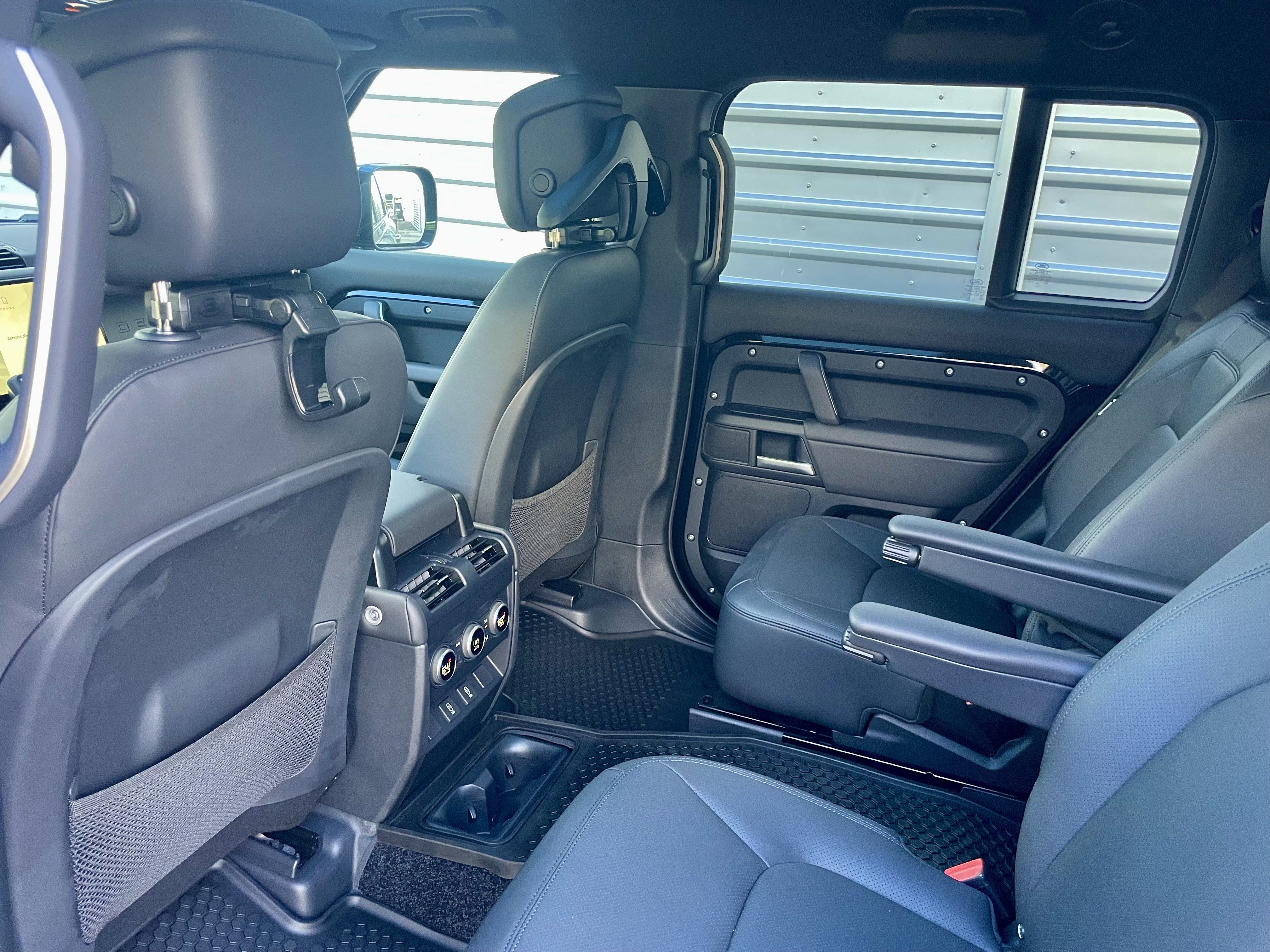 New 2026 Land Rover Defender 130 X-Dynamic SE AWD/4WD image 30