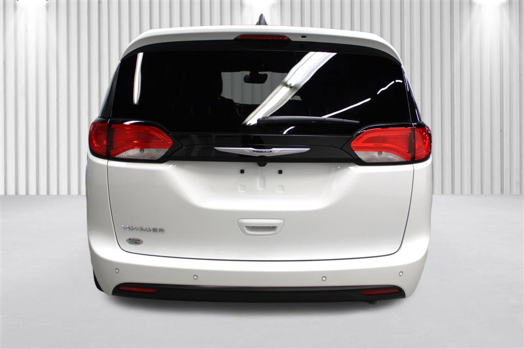 New 2026 Chrysler Voyager LX image 4