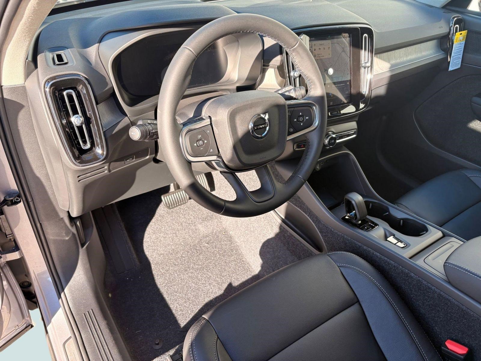 Certified 2026 Volvo XC40 B5 Core w/ Climate Package AWD/4WD image 4